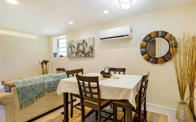 Fayetteville Guest House: Walk to Nature Preserve!