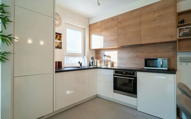 Apartment Wing 77