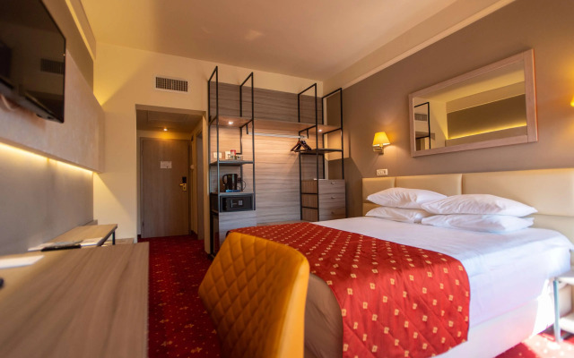 Best Western Plus Lido Hotel
