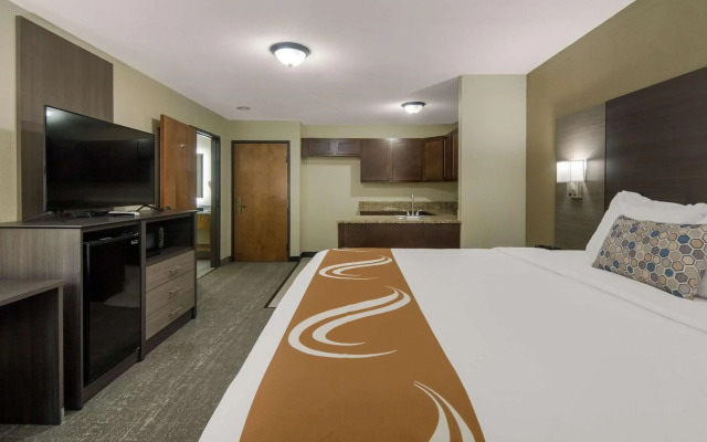 Quality Inn & Suites Roanoke - Fort Worth North