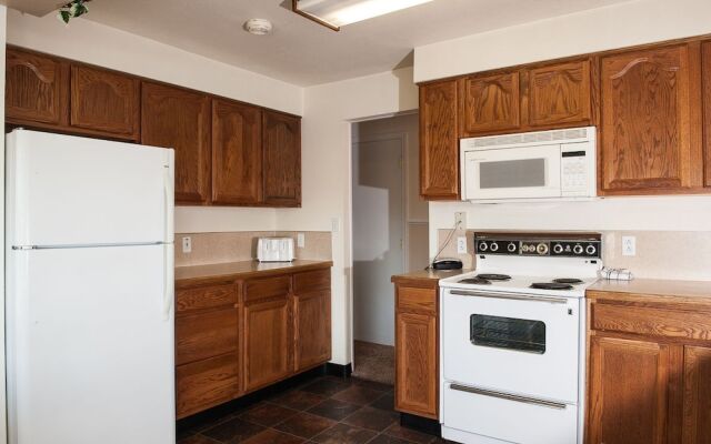 Lake Point Hideaway 3 Br home by RedAwning