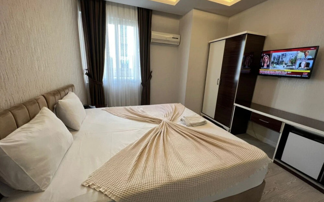 Grand Black Hotel
