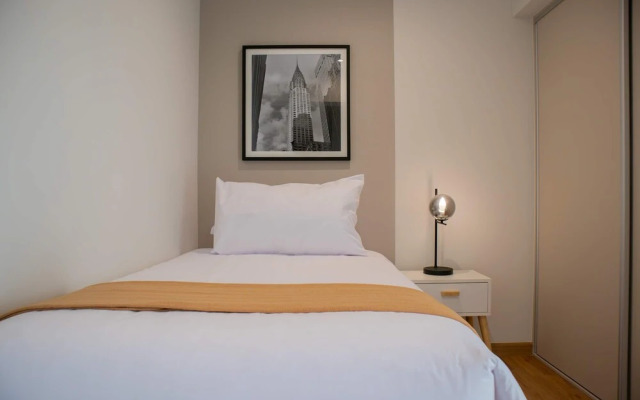 Picturesque 2BR With Fantastic Pool in Miraflores