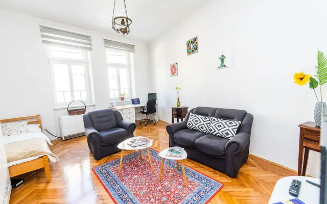 Bright and Modern Duplex in the City Center!