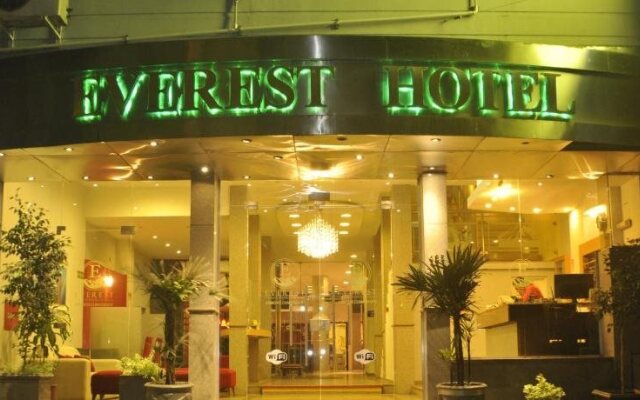 Hotel Everest