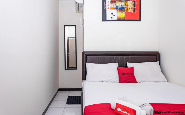 RedDoorz near Alun Alun Bandung 2