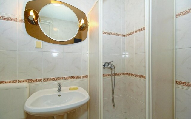 Amazing Apartment in Porec With 2 Bedrooms