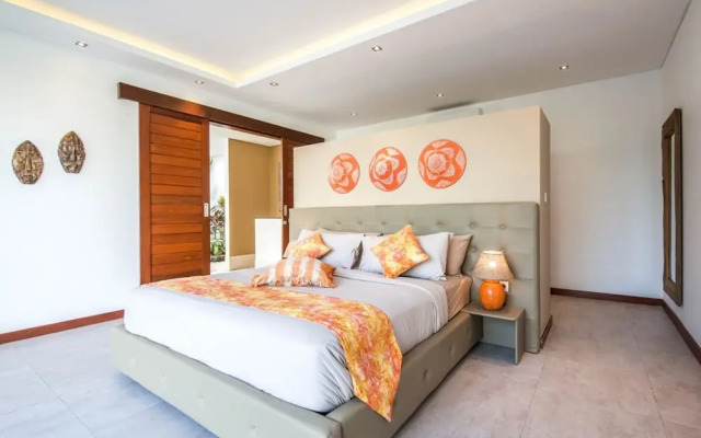 Villa 15 Stunning 6 BR Villa 400m to Beach
