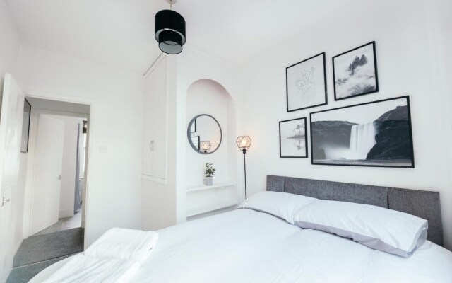 NEW Sleek and Chic 1BD Brighton Flat - Sleeps 3