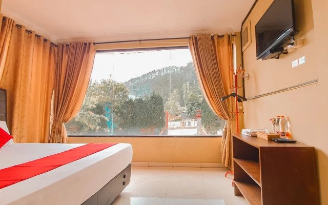 Red Chilies Hill Hotel