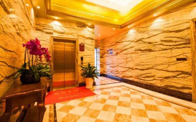 Yuechen Hotel (Xietaizi Subway Station)