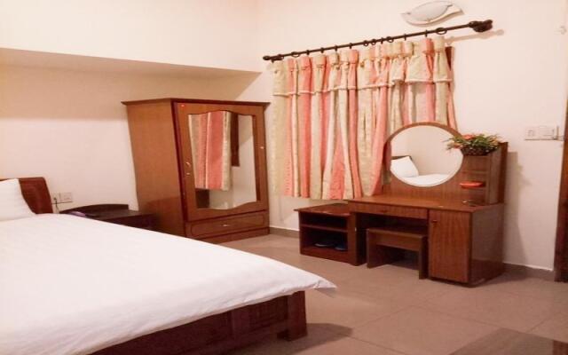 Quang Chien Hotel by Zuzu