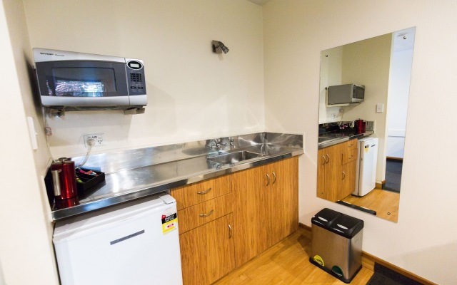 Airport Gateway Motor Lodge