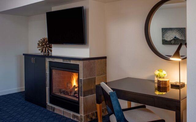 River's Edge Hotel Portland, Tapestry Collection by Hilton