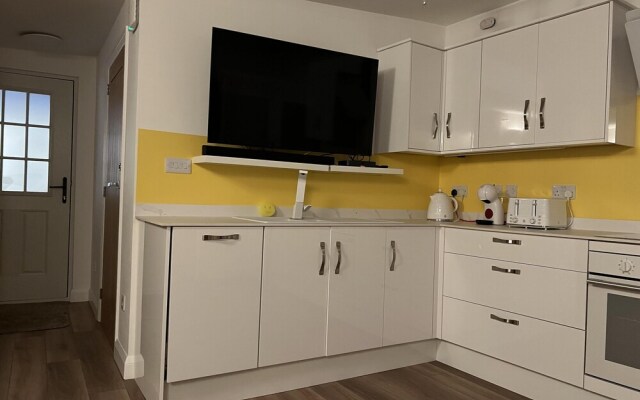 Charming Woodland Lodge 2 Person 1 Bedroom