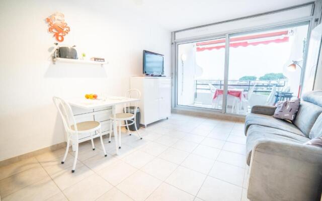 SUN7 STUDIO -FACE PLAGE- WIFI-PARKING -PISCINE - CoHôteConciergerieLaGrandeMotte
