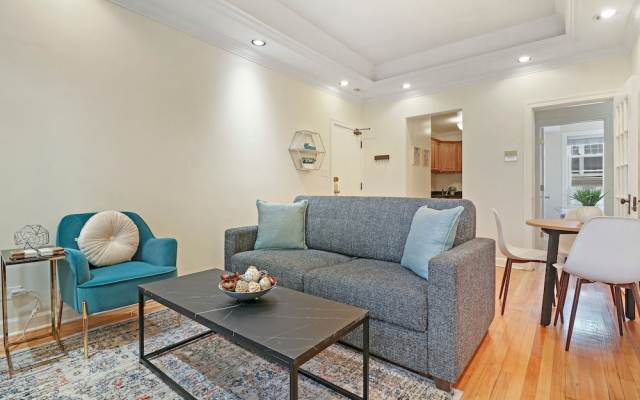 Alluring 2BR Apt in Old Irving Park