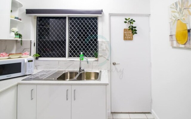 ZEN GARDEN - 2 BR Cozy Modern Design Apt