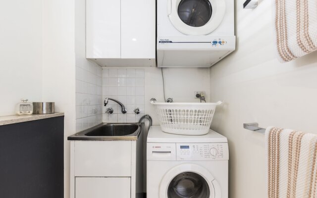 Spacious 1 Bedroom Apt Close To Green Square & Pool