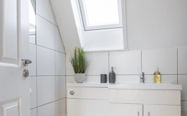 Castle Reach Apartment by Creative Stays