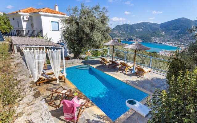 "villa Avaton With Magnificent sea View and Skopelos Town"