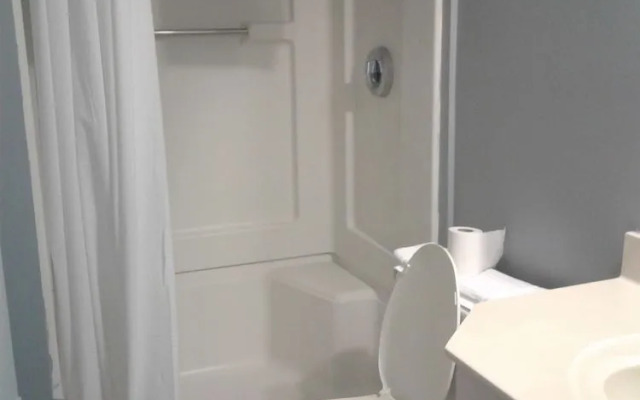 Budgetel Inn & Suites- Hwy 31 S