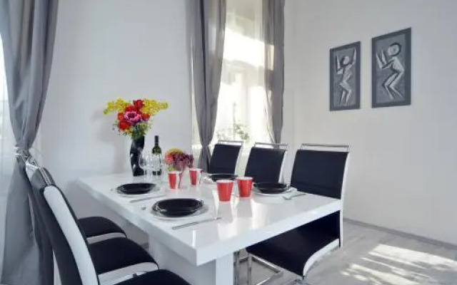 Navratilova Apartments