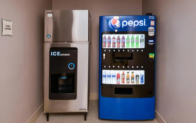 La Quinta Inn & Suites by Wyndham Indianapolis South