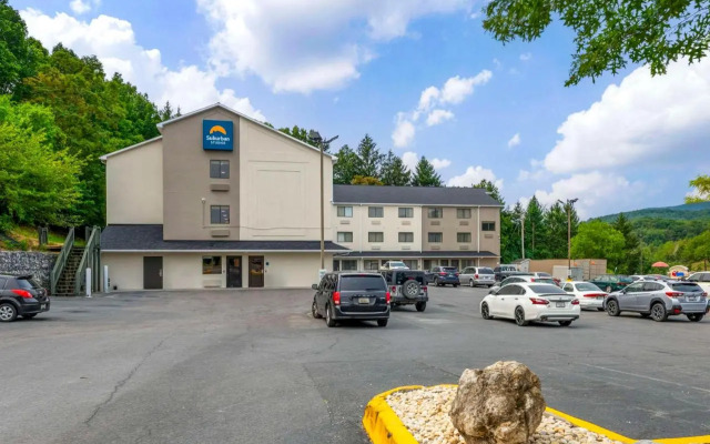 Econo Lodge Lavale