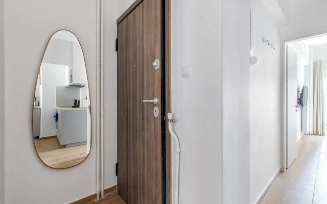 Les Nuances de Blue 1-BR Apt in Athens