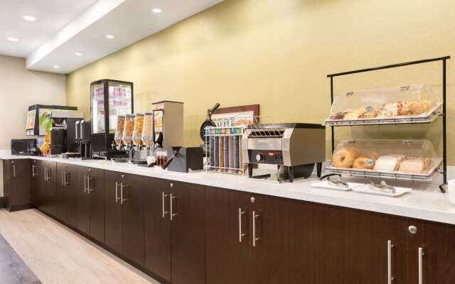 Super 8 by Wyndham Ajax/Toronto On