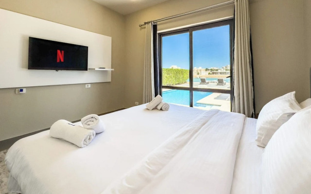 Xuru Stays I Posh & Eclectic 4 BDR Villa @ Fanadir Bay