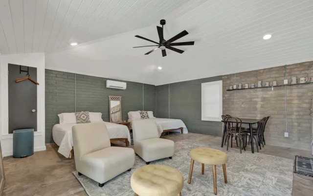 Historic Hideaway Stroll to Schlitterbahn