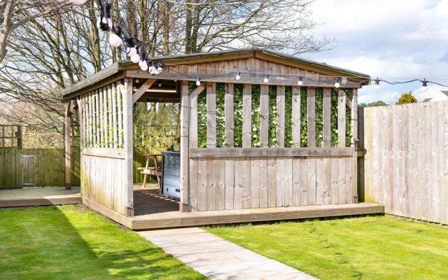 Stunning 1-bed Cottage Near Carlisle With Hot tub