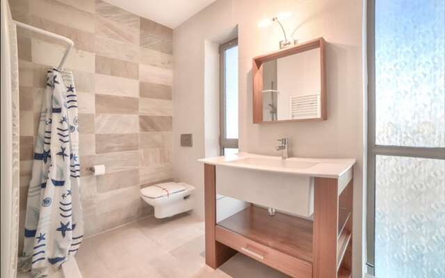 Villa - 5 Bedrooms with Pool and WiFi - 104980
