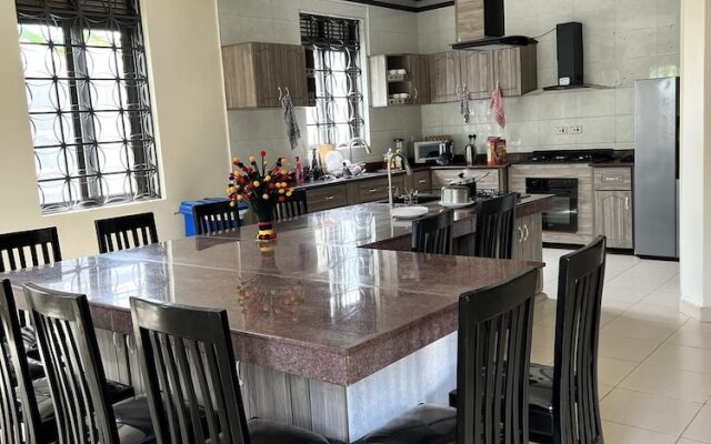 Inviting 9-bed Villa in Kampala