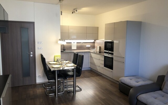 DeLuxe Apartments