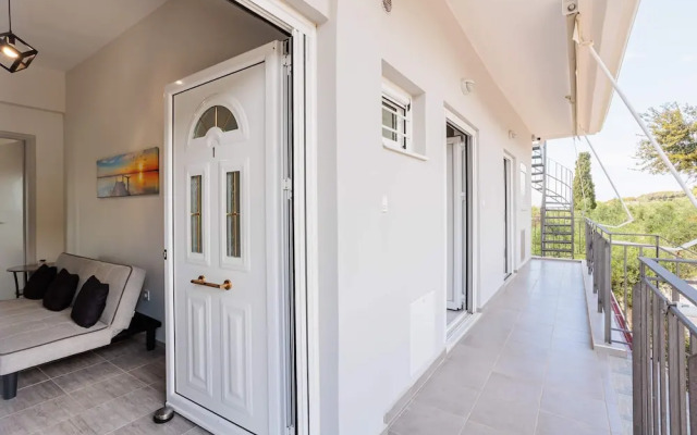 Seaview Serenity - Beachside Getaway