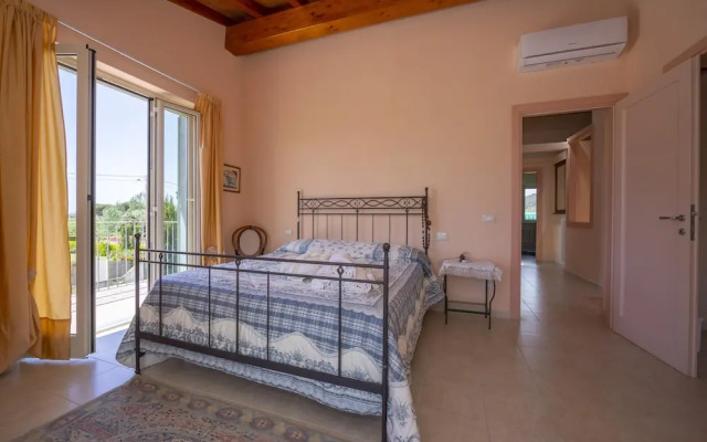 Villa Clara few km From the sea