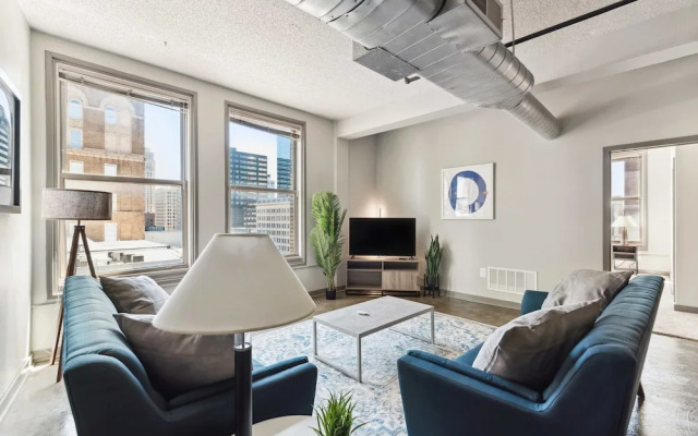 Spacious 2BR Downtown Retreat