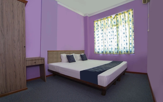 OYO Capital O 89876 Safari Hotel