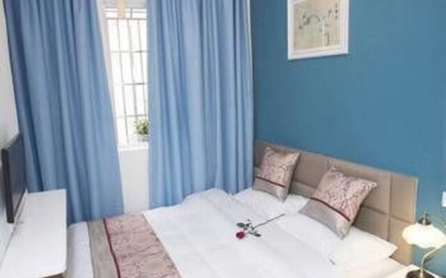 Charmlysees Inn