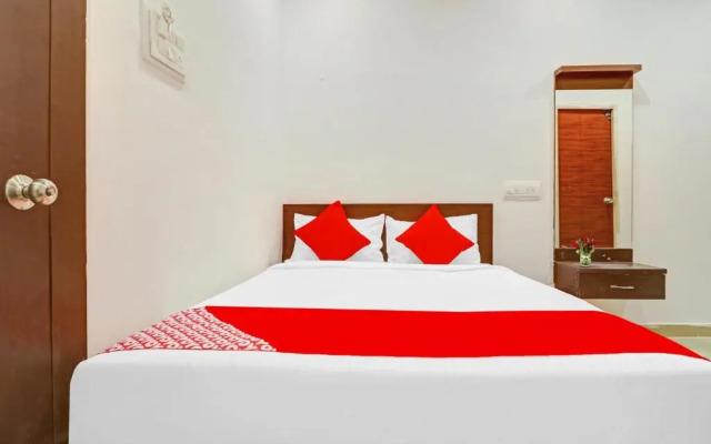 OYOFlagship 80467H Hotel R Square