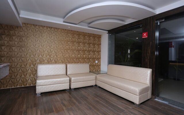 OYO 9814 Hotel Parnil Palace 2