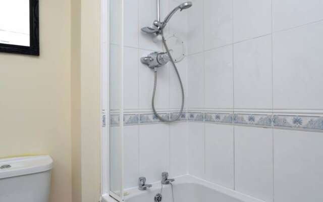 2 Bedroom Apartment off Leith Walk Sleeps 5