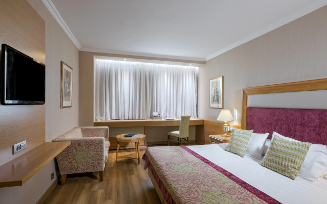 Divani Caravel Hotel