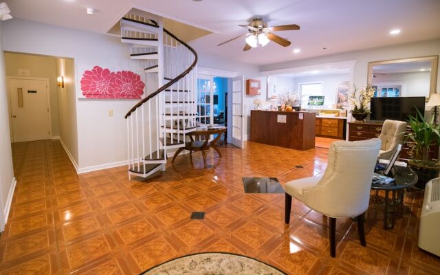 Villa On The River Inn