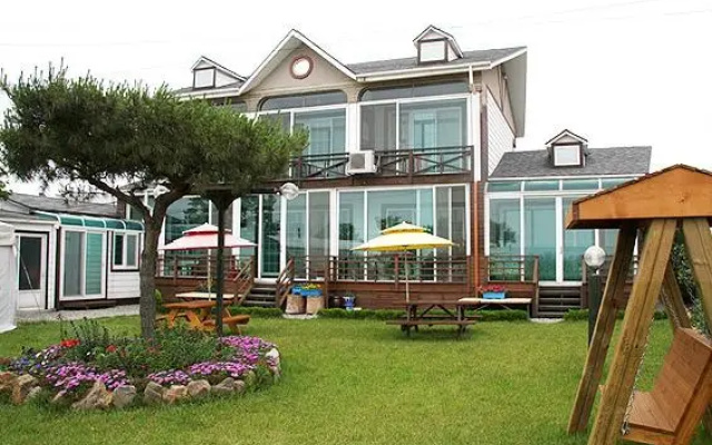Anmyeondo Jeonyeok Noeul Pension