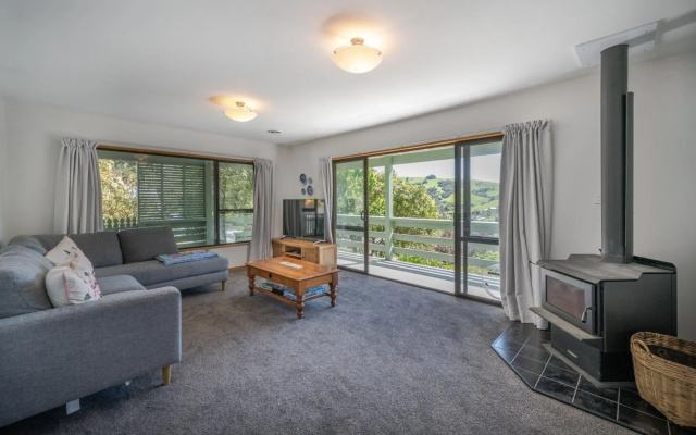 Libeau Lane Views - Akaroa Holiday Home