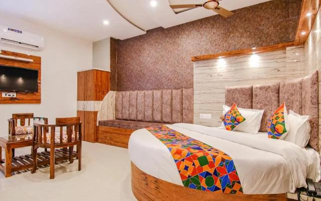 Fabhotel Meridian Inn